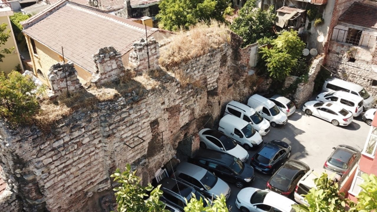 Tarihi Liman otopark olarak kullanılıyor