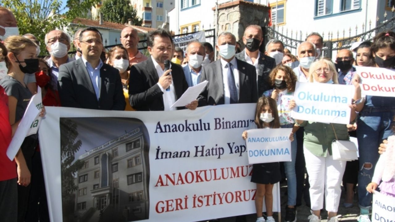 Mahalleli sokağa çıktı: Anaokulumuz istiyoruz