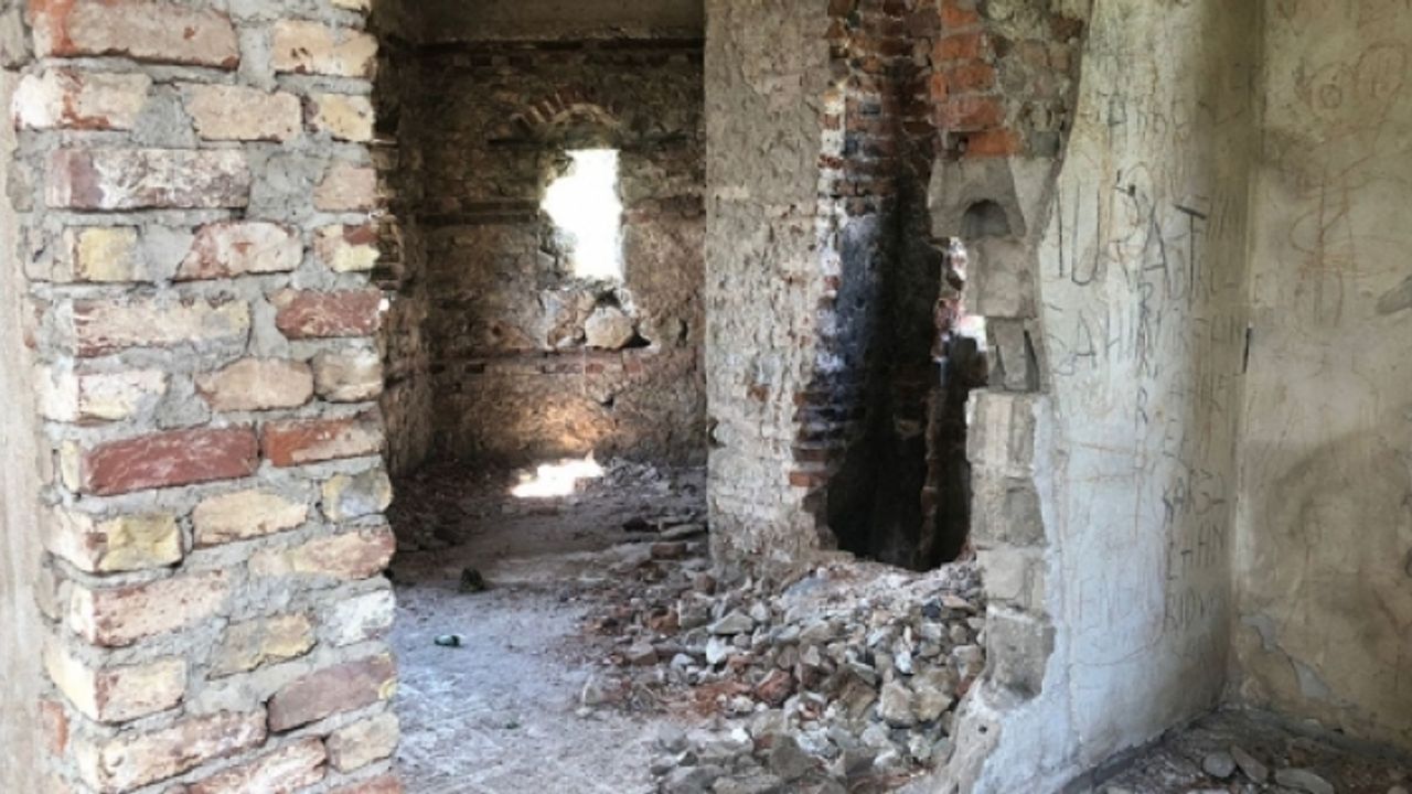 Pendik'teki tarihi konak talan ediliyor