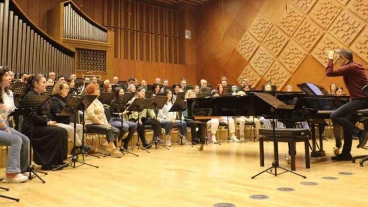 Devlet Çoksesli Korosu, 6 Şubat depremlerini 11 eserle andı