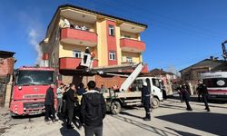 Hakkari'de yangın çıkan evde mahsur kalan 7 kişi kurtarıldı