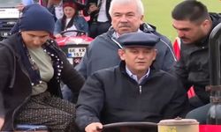Özgür Özel mitinge traktörle geldi! Çiftçiler konvoy oluşturdu