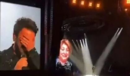 Tarkan, annesinin vefatı sonrası ilk kez sahneye çıktı: Gözyaşlarına boğuldu