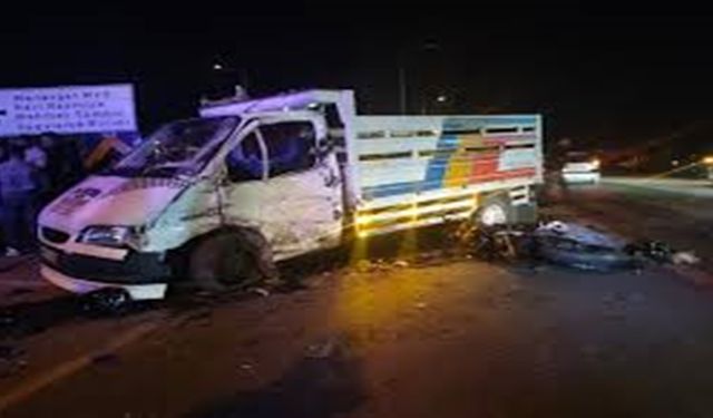Feci kaza! Kamyonet ile Motosiklet çarpıştı 1 kişi öldü 2 kişi yaralandı