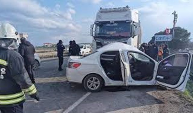 Tekirdağ'da  tır ile otomobil çarpıştı! 1 kişi öldü 2 kişi yaralandı!