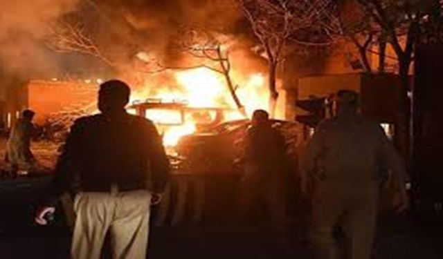 Pakistan'da bombalı saldırıda 15 kişi öldü 25 kişi yaralandı