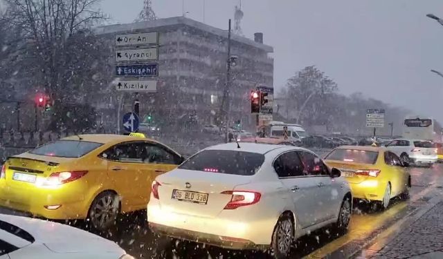 Ankara'da kar yağışı etkili olmaya başladı