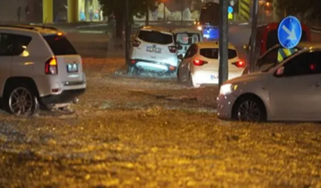 Ankara'da sağanak yağış sonrası su baskınları meydana geldi