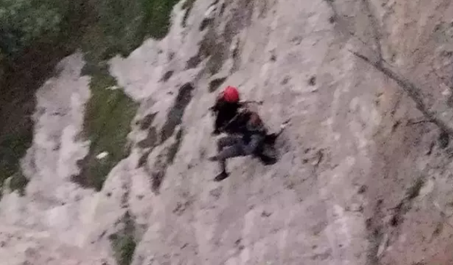 Kayalıklarda mahsur kalan vatandaş AFAD’ın 3 saatlik çalışmasıyla kurtarıldı