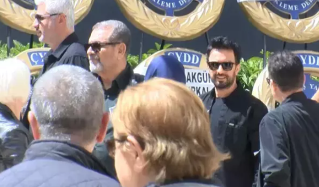 Tarkan'ın acı günü! Annesi gözyaşları içinde uğurlandı