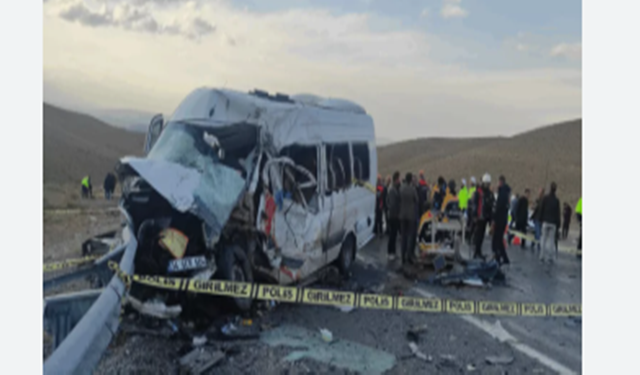 Van'da katliam gibi kaza! 8 kişi öldü 11 kişi yaralandı
