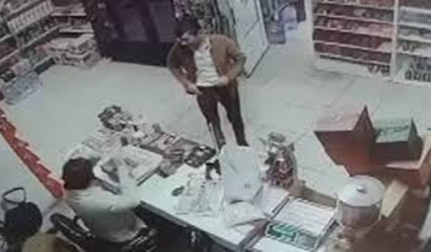 Mide bulandıran olay! Markette kasiyer olarak çalışan kadına cinsel organını gösterdi