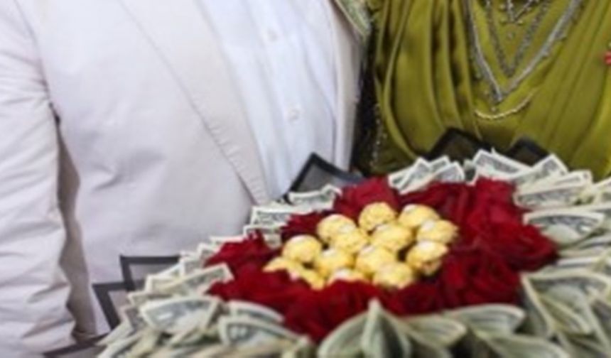 Yer: Ankara! Kız istemeye dolar buketi ile giden damat ezber bozdu