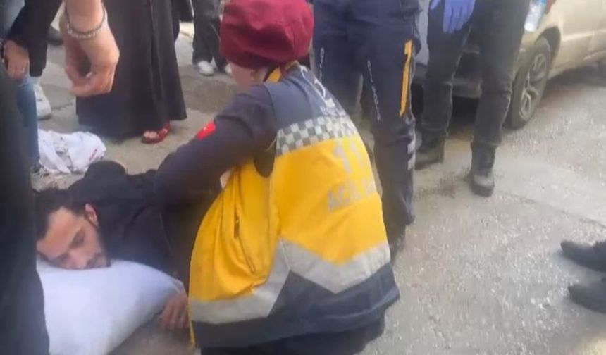 Yolda yürürken bıçaklandı! Zanlı olay yerinden kaçtı!