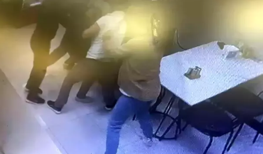 19 Yaşındaki genç bıçaklı saldırıda hayatını kaybetti