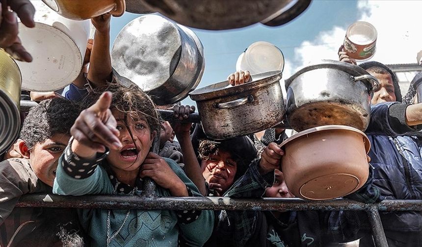 Gazze'de çocuklar açlıktan ölmeye devam ediyor