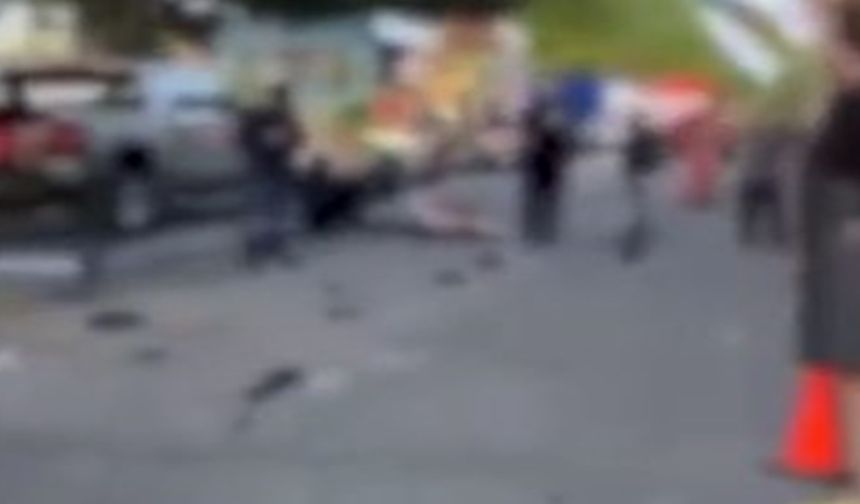 Kalabalığın arasına dalan araç etrafı kan gölüne çevirdi! Çok sayıda ölü var