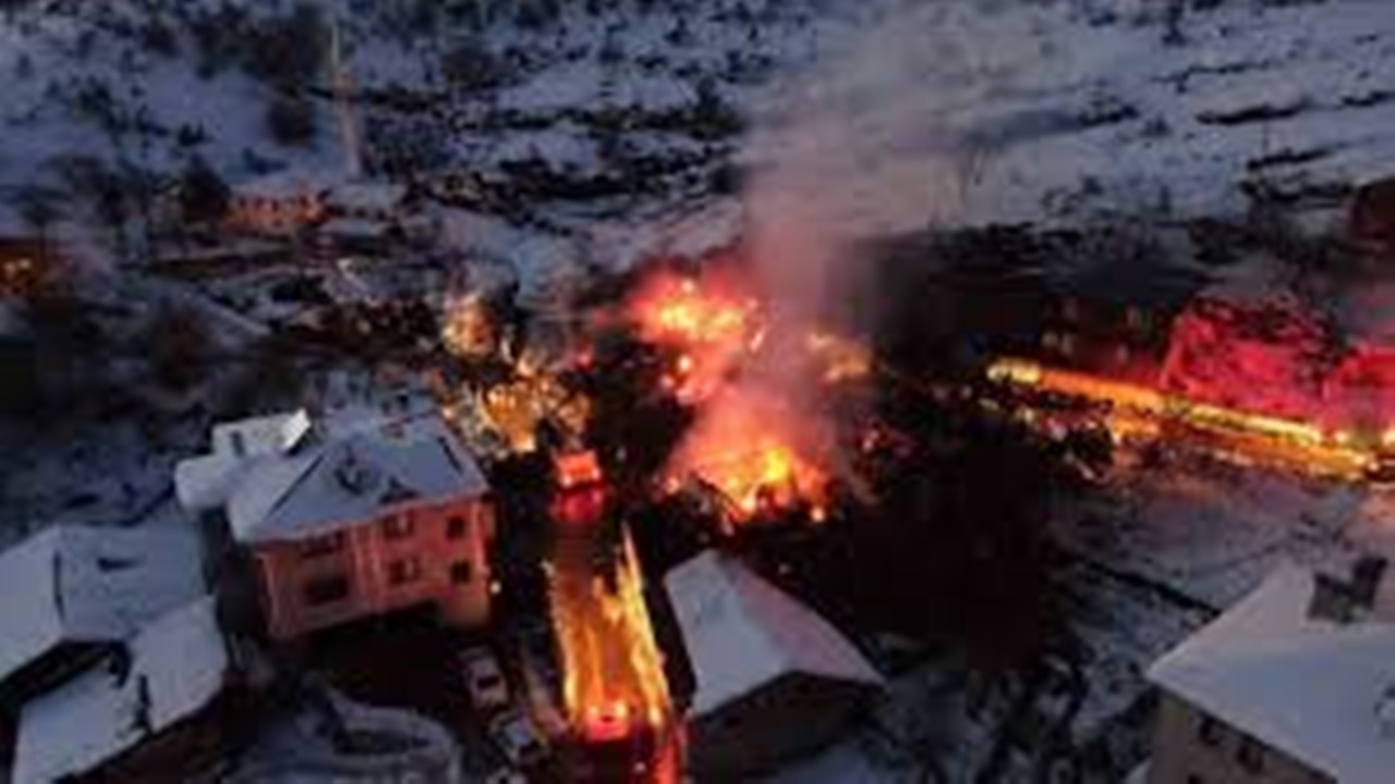 Kastamonuda Meydana Gelen Yanginda 3 Ev Ve Ahir Kule Dondu 55 Hayvan Ise Telef Oldu-1